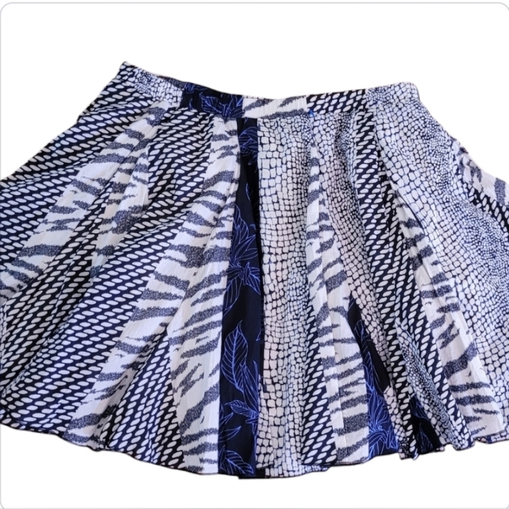 Banana Republic Blue White Animal Print skirt, size petite small